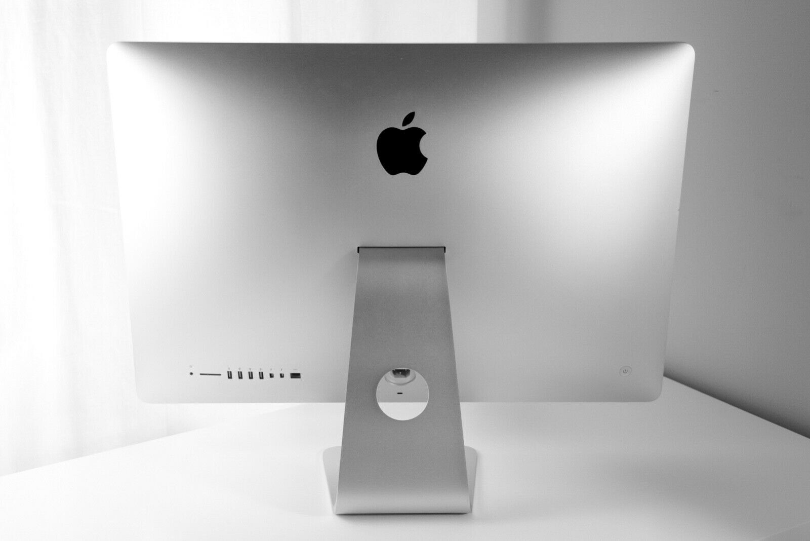 Apple iMac 27 Inch 3.5 GHz i7 32GB RAM 3TB Fusion, NVIDIA GeForce GTX 780M 4GB Dedicated - Image 2